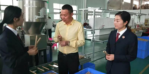 【脱贫攻坚“兵支书”】余学林：艾草产业托起致富梦