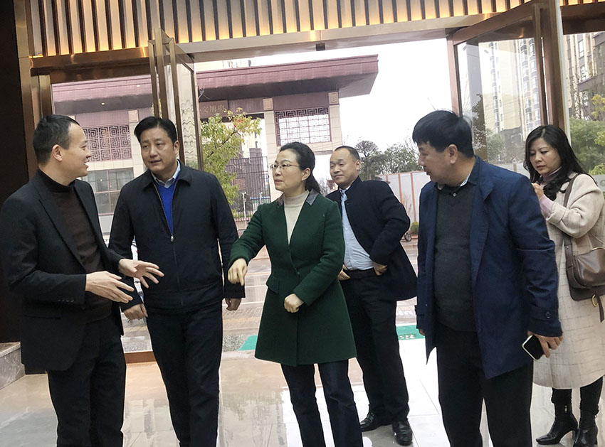 吴曙在鄱阳、德兴调研指导工会工作